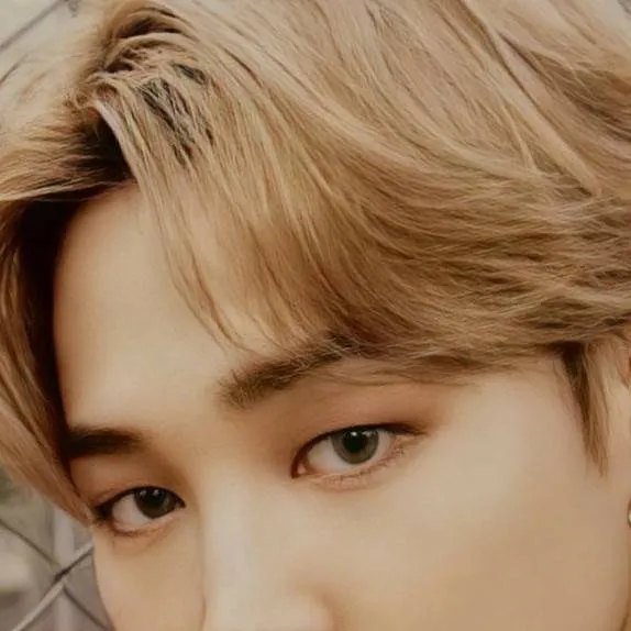 chat with ai character: JIMIN MARITO 