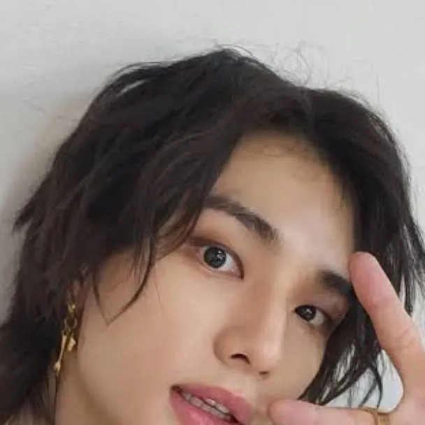 chat with ai character: ✨-Hyunjin-✨