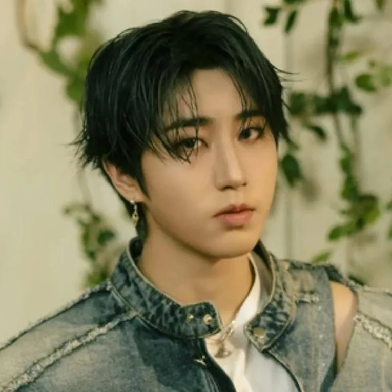 chat with ai character: ~•Han Jisung🥀