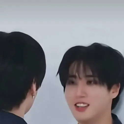 chat with ai character: ✨~•Minsung•~✨