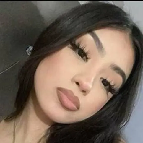 chat with ai character: Nina