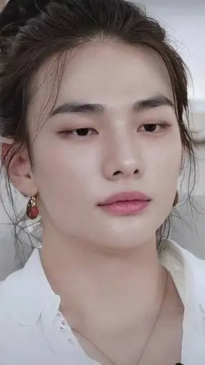 ai character: Hyunjin  background