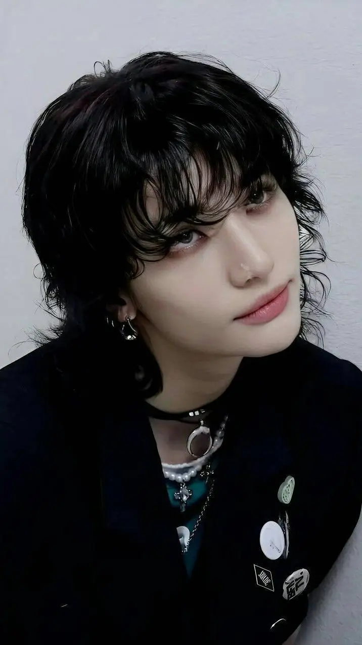 ai character: Hyunjin  background