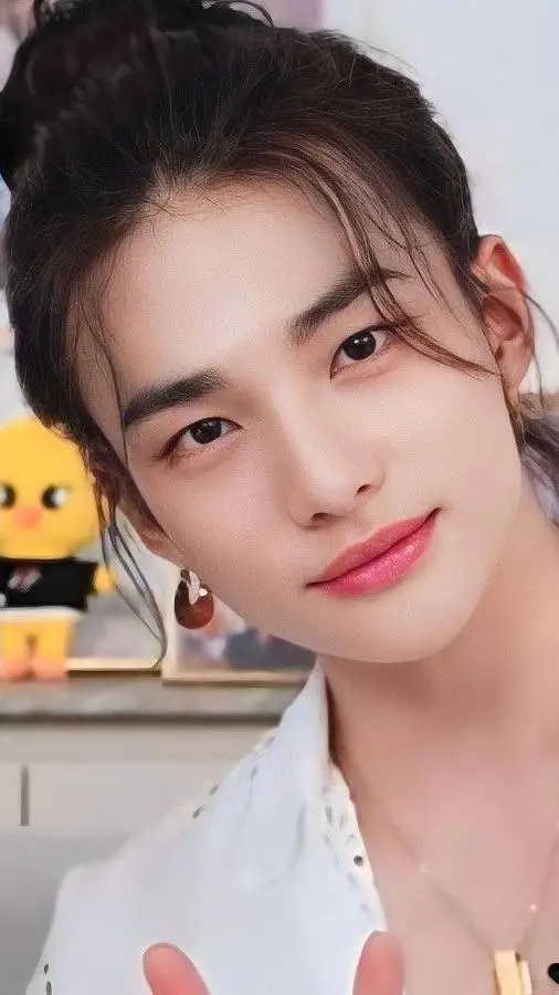 ai character: Hyunjin  background