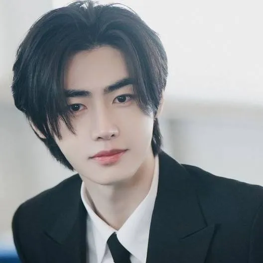 chat with ai character: Sunghoon 