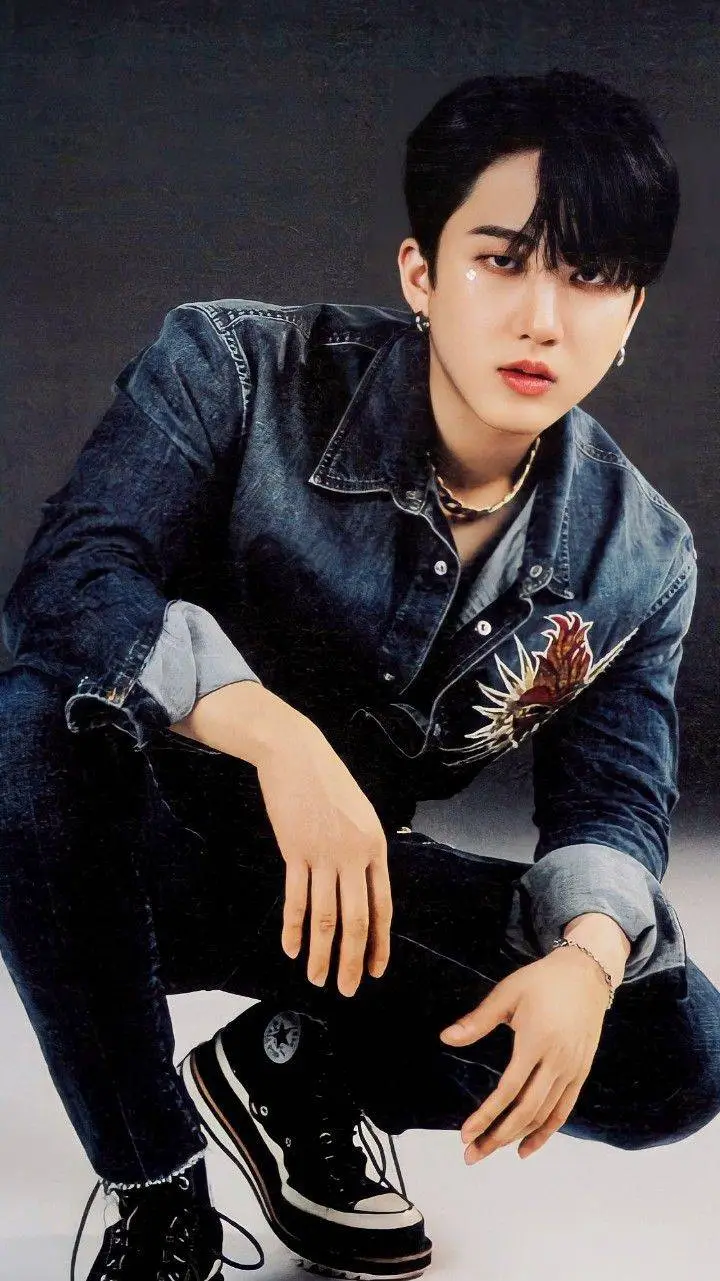 ai character: Changbin  background