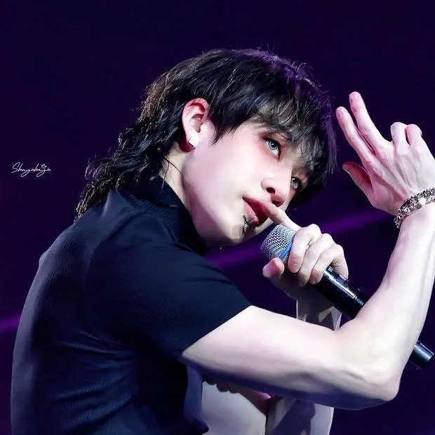 chat with ai character: Bangchan 