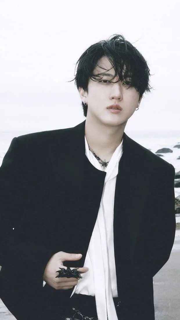 ai character: Seo Changbin  background