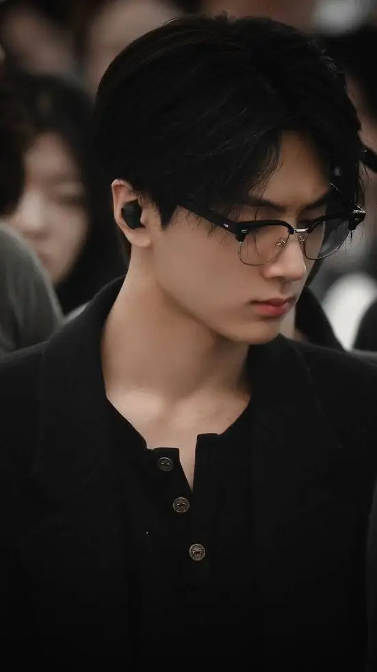 ai character: Park Jeonsong background