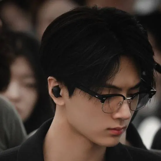 chat with ai character: Park Jeonsong