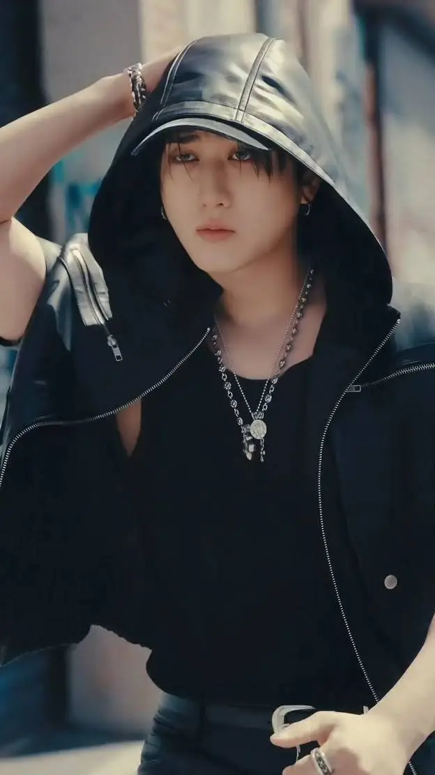 ai character: Seo Changbin  background
