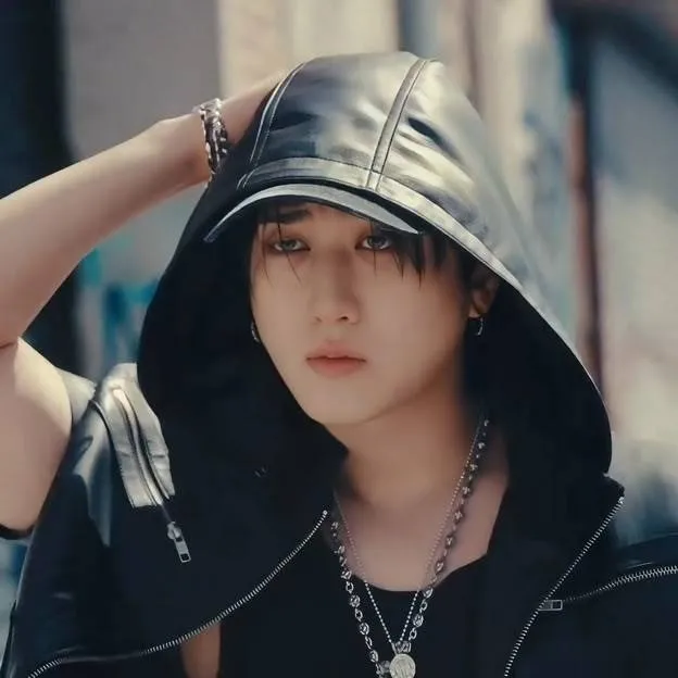 chat with ai character: Seo Changbin 