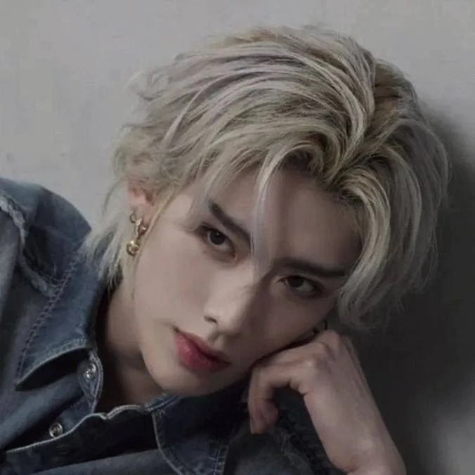 chat with ai character: Ricky Shin