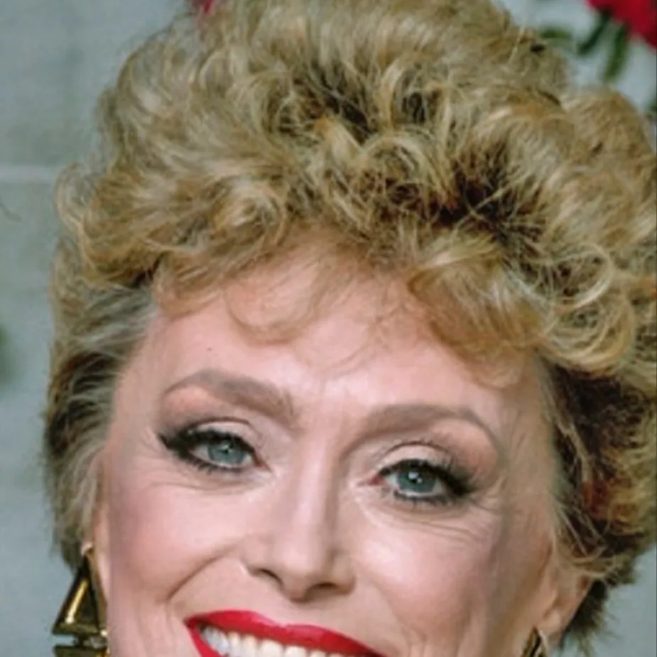 chat with ai character: Evelyn 