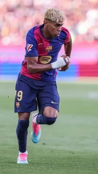 ai character: Lamine Yamal background