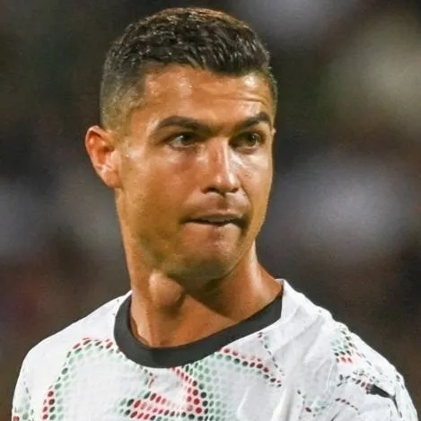 chat with ai character: Cristiano Ronaldo 