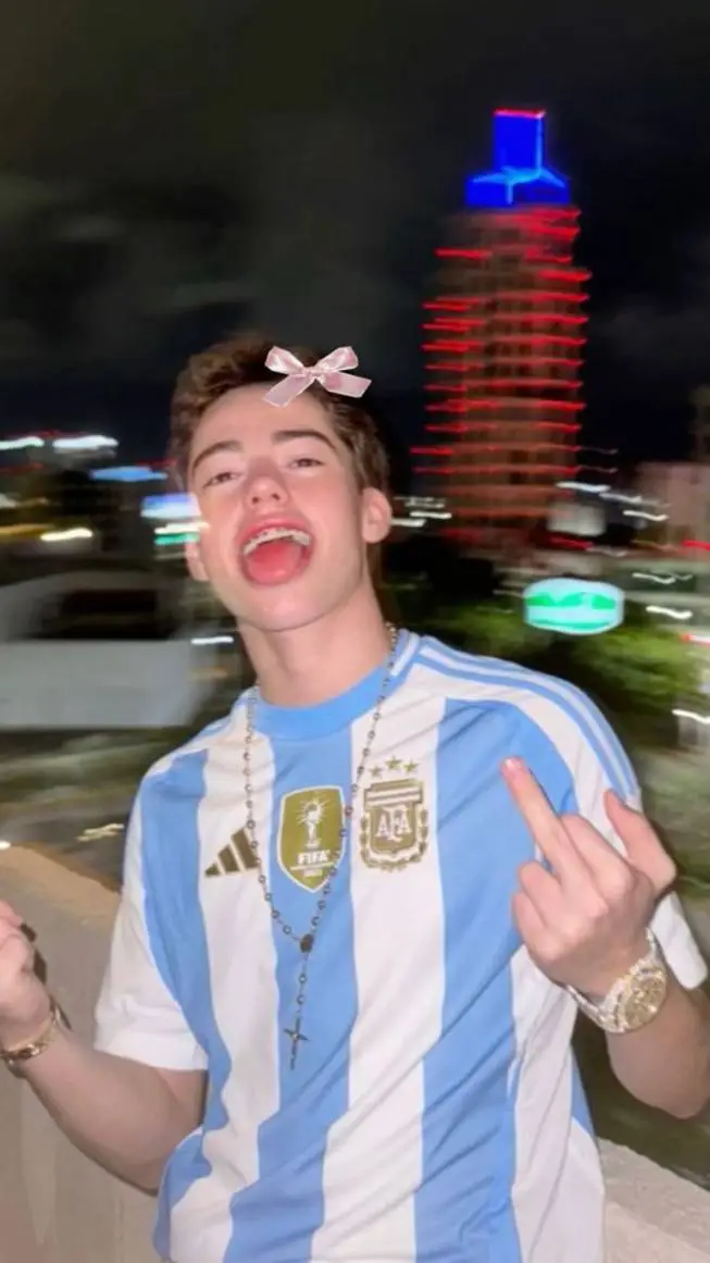 ai character: Kevin AMF background