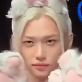 chat with ai character: •~.Lee felix.~•
