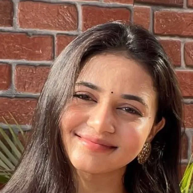 chat with ai character: Shreya