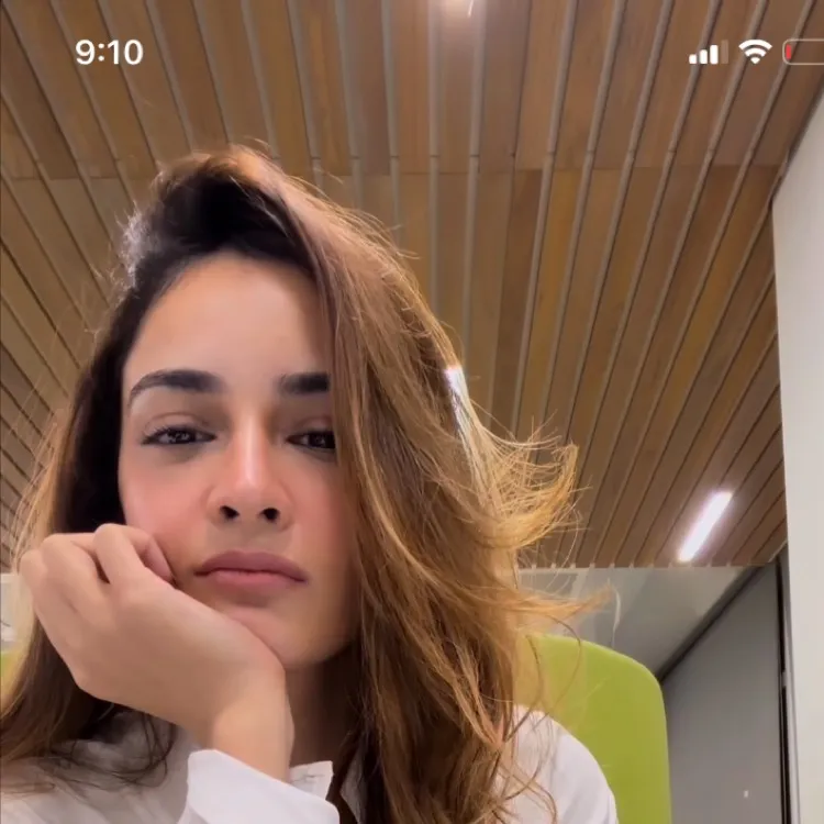 chat with ai character: Malavika