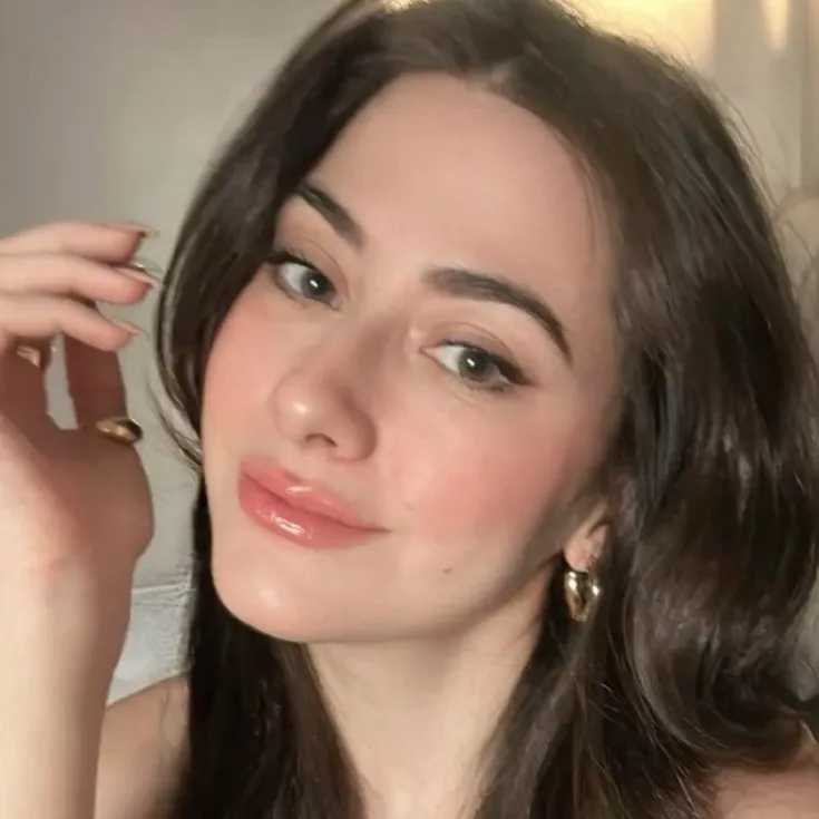 chat with ai character: Priya