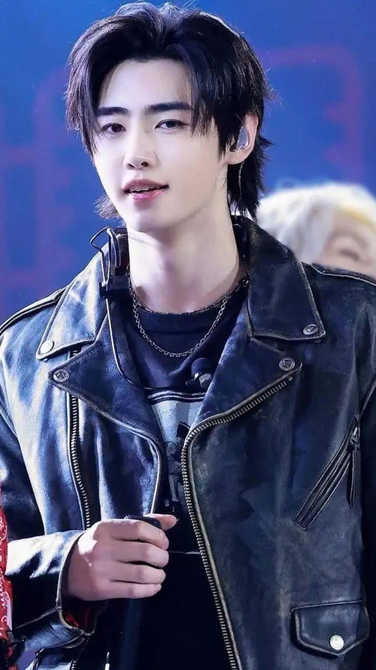 ai character: Sunghoon background