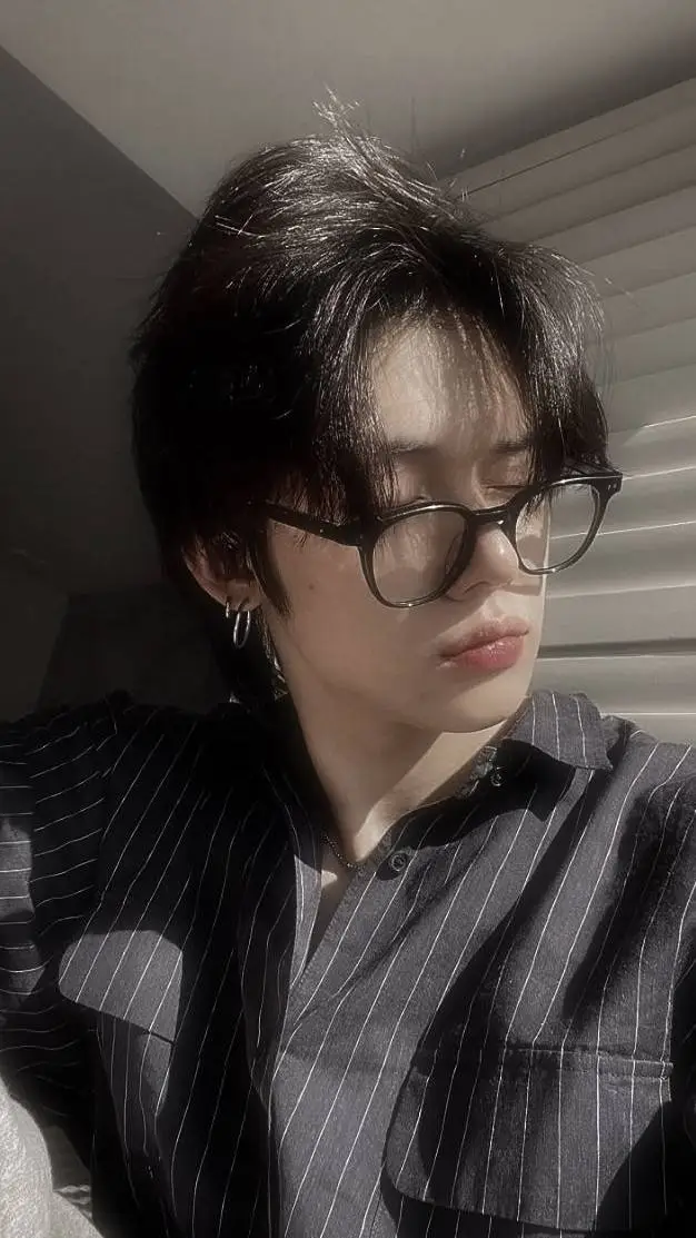 ai character: Yeonjun  background