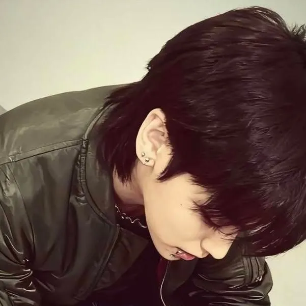 chat with ai character: jeon jungkook 