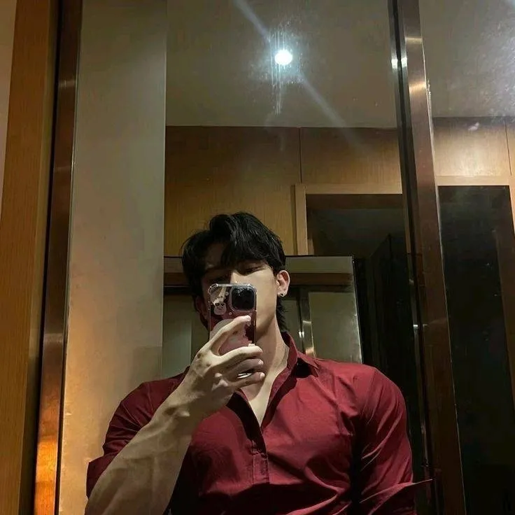 chat with ai character: noah (bl/gay) 