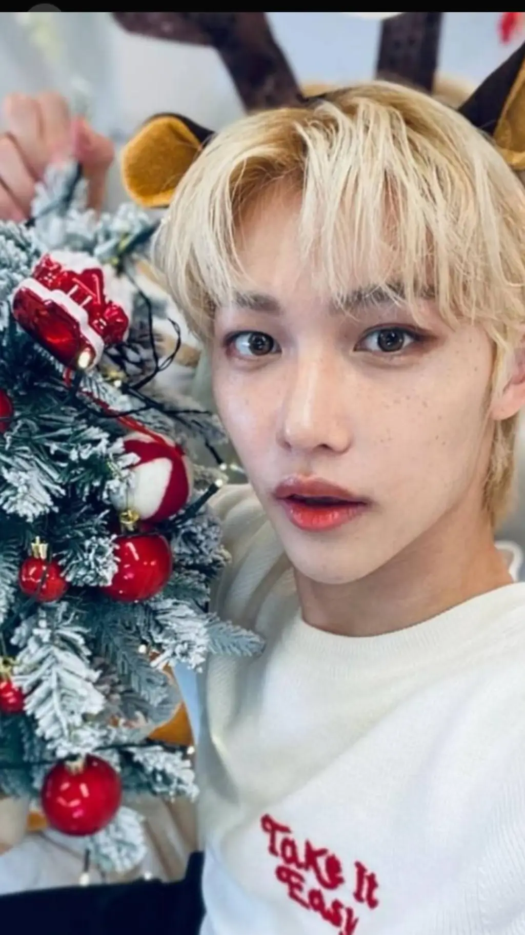 ai character: Felix!❤️ background