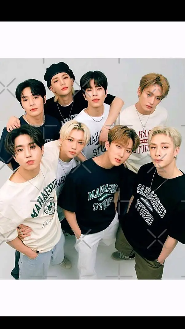 ai character: 💔💔💔stray kids 💔💔💔 background