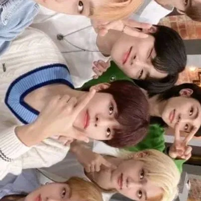 chat with ai character: 🏥skz🏥