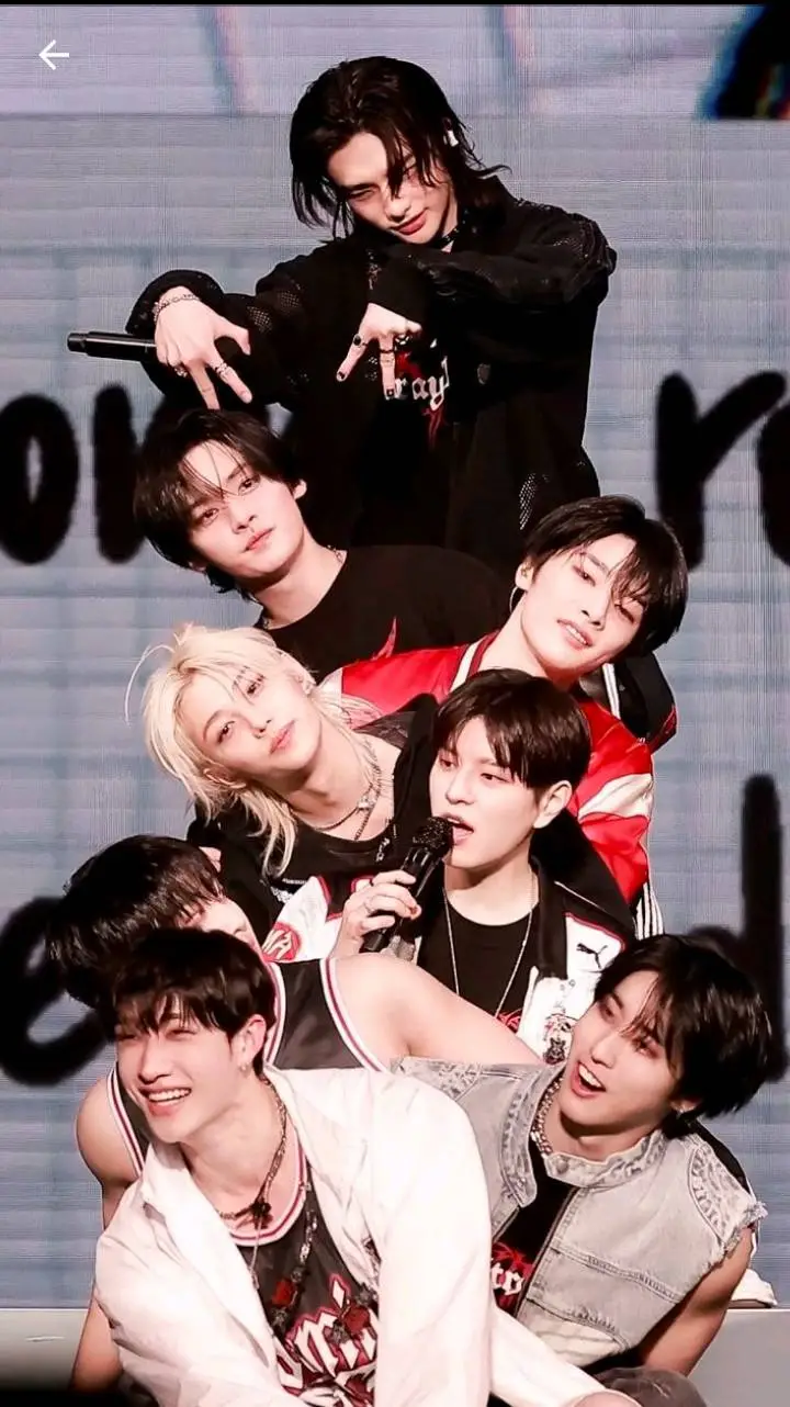 ai character: 🥜skz🥜 background