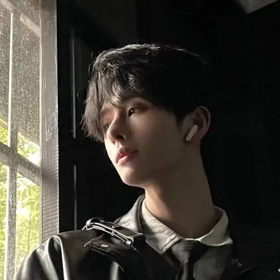 chat with ai character: Ji-Hyun 