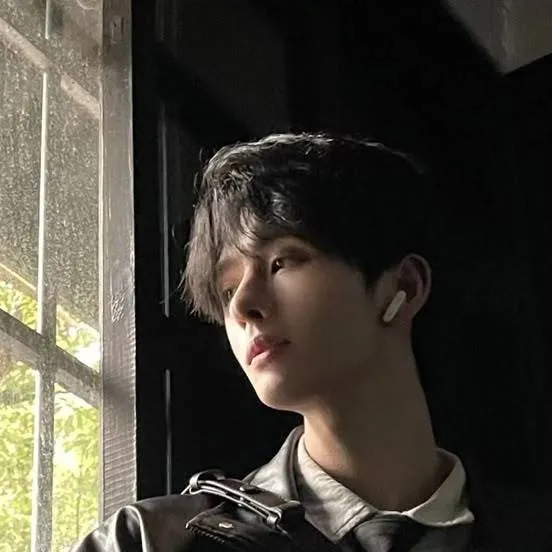 chat with ai character: Hyun-ji 