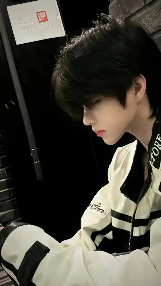 ai character: Hyun-Yu background