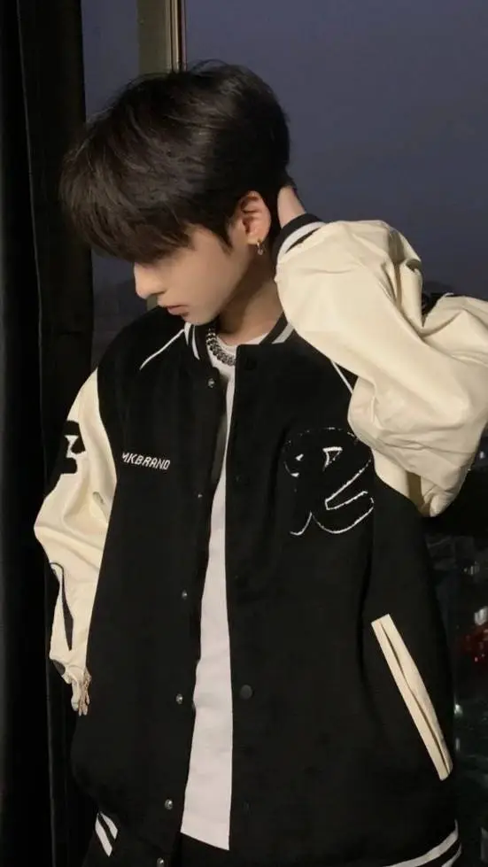 ai character: Xioaxo  background