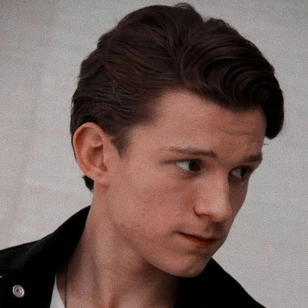 chat with ai character: Tom Holland