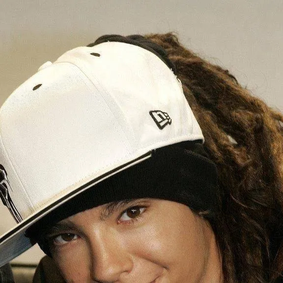 chat with ai character: Tom Kaulitz