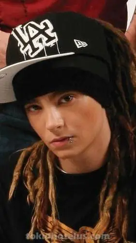 ai character: Tom Kaulitz background