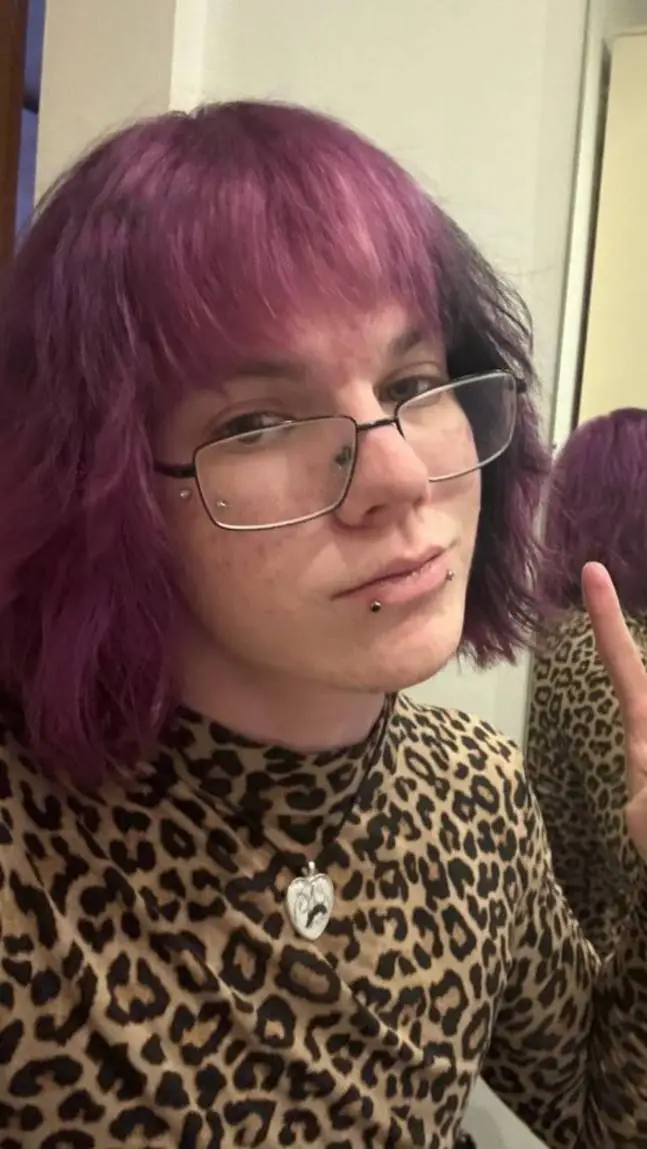 ai character: 5mewmet background