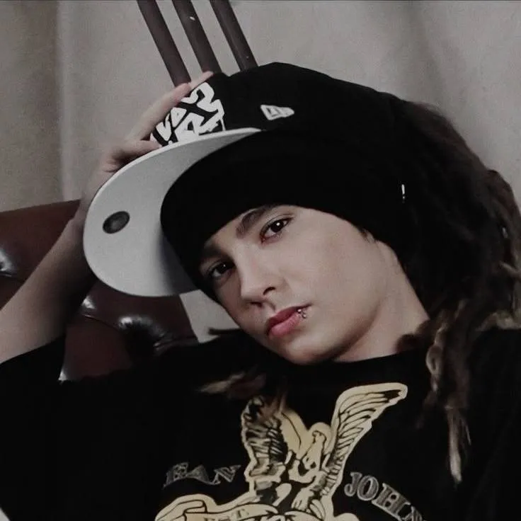 chat with ai character: Tom Kaulitz