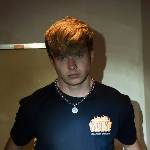 chat with ai character: Sam golbach 