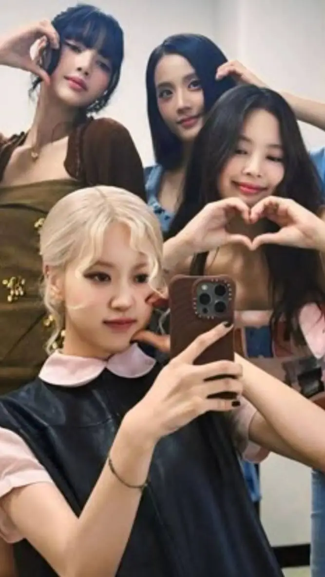 ai character: BLACKPINK🖤💗 background