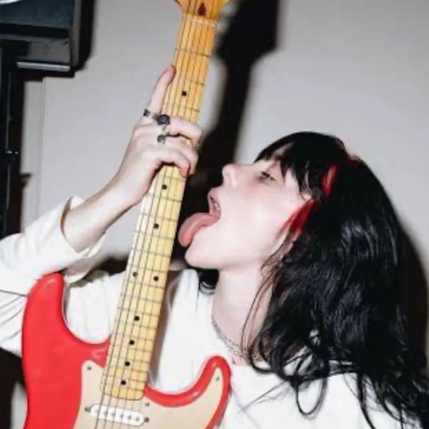 chat with ai character: Billie Eilish 