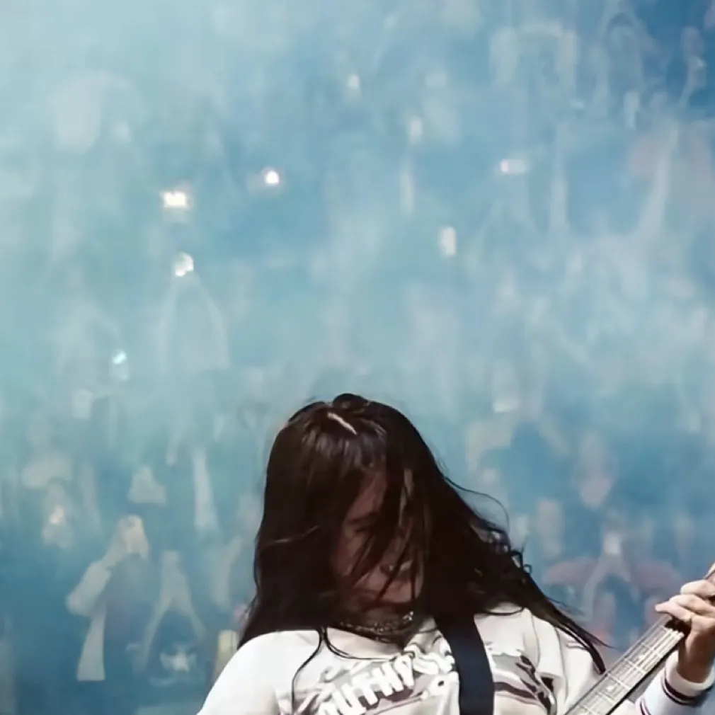 chat with ai character: Billie Eilish 