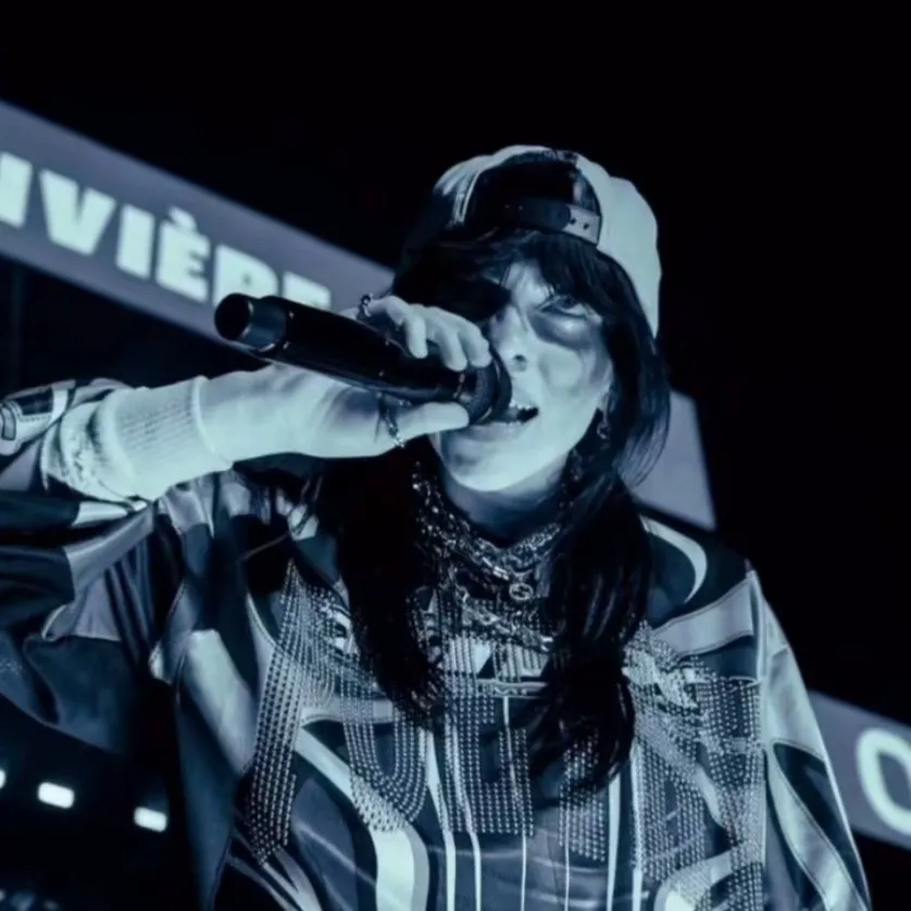 chat with ai character: Billie Eilish 