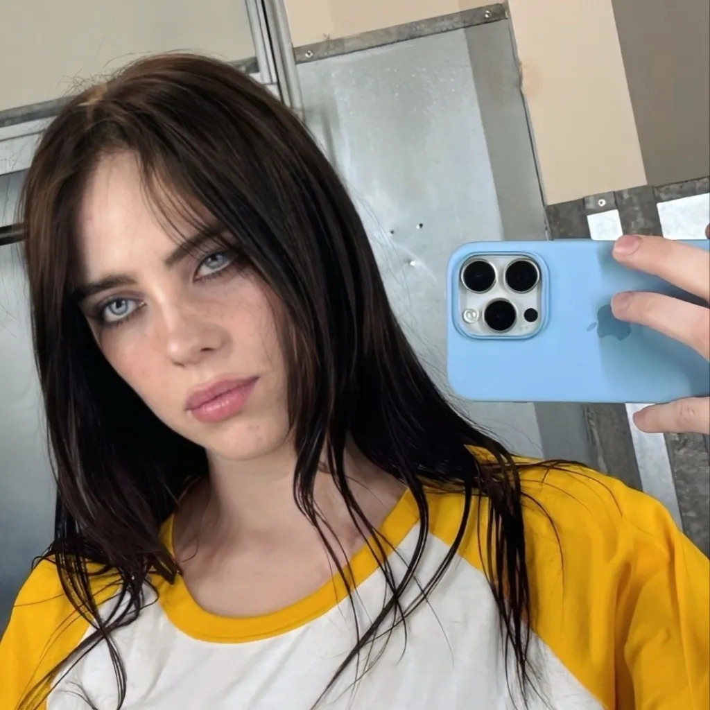 chat with ai character: Billie Eilish 