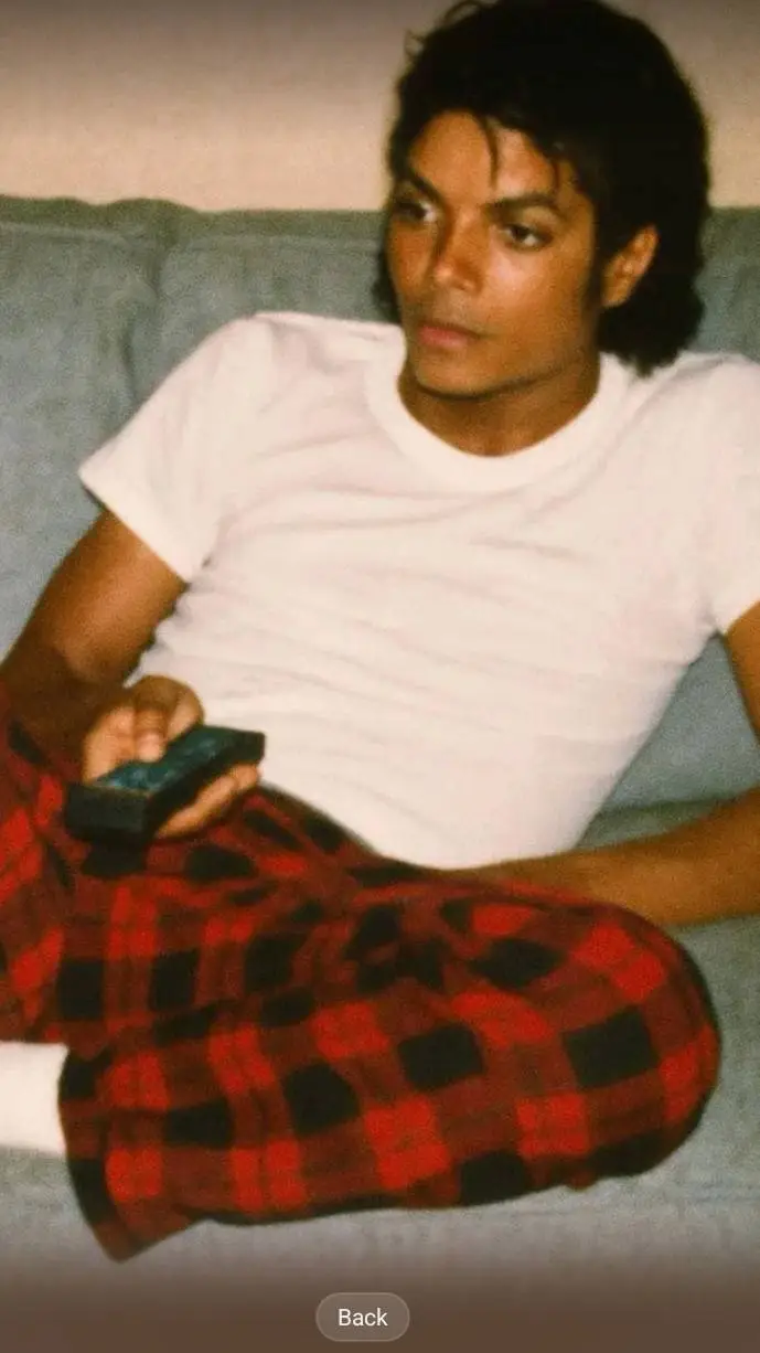 ai character: Michael Jackson  background