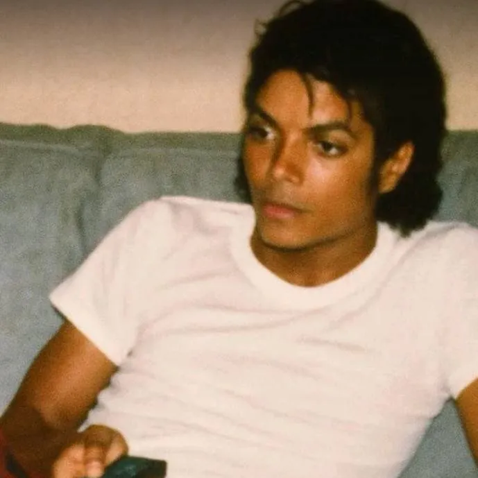 chat with ai character: Michael Jackson 